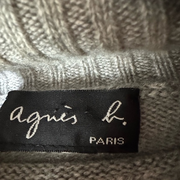 Agnes B - grey cashmere Senga sweater NWOT
MSRP $770.00 usd - Picture 3 of 10
